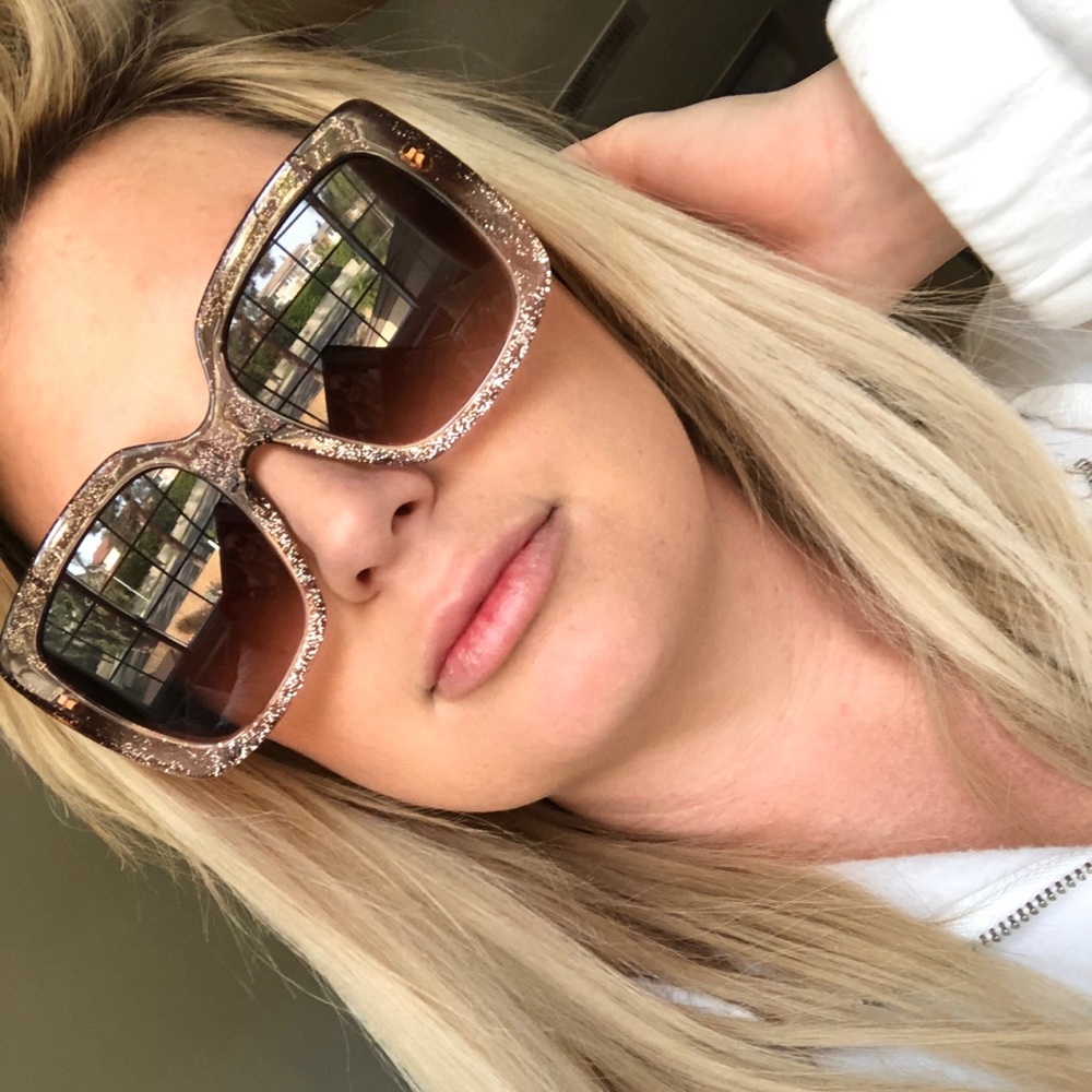 Gold Gucci square sun glasses
